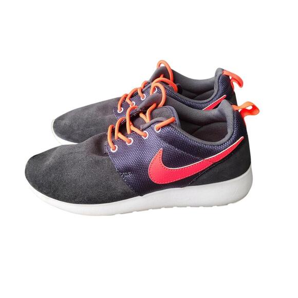 Nike Roshe Run Sneakers - Stylish Comfort Youth 5Y - Picture 3 of 8